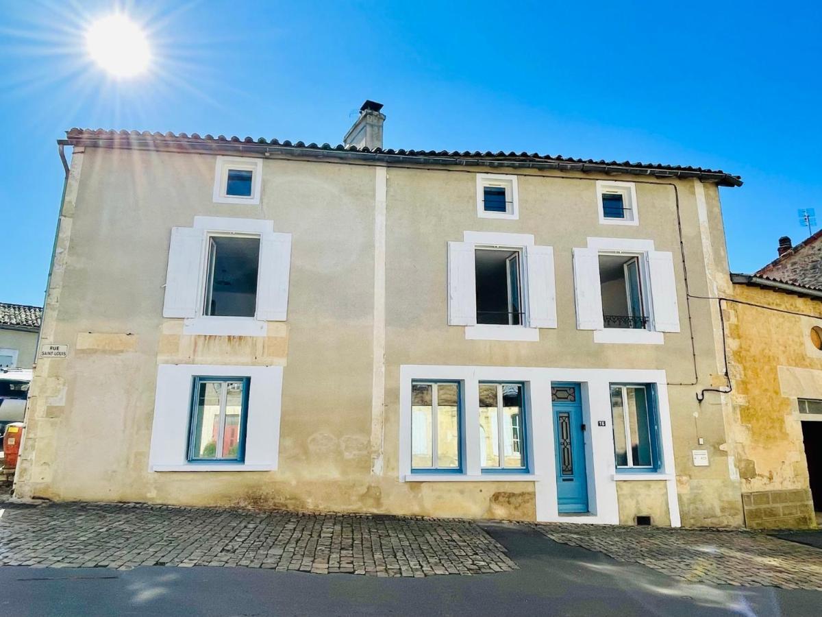 Villa La Carrée des Amis Lusignan Exterior foto